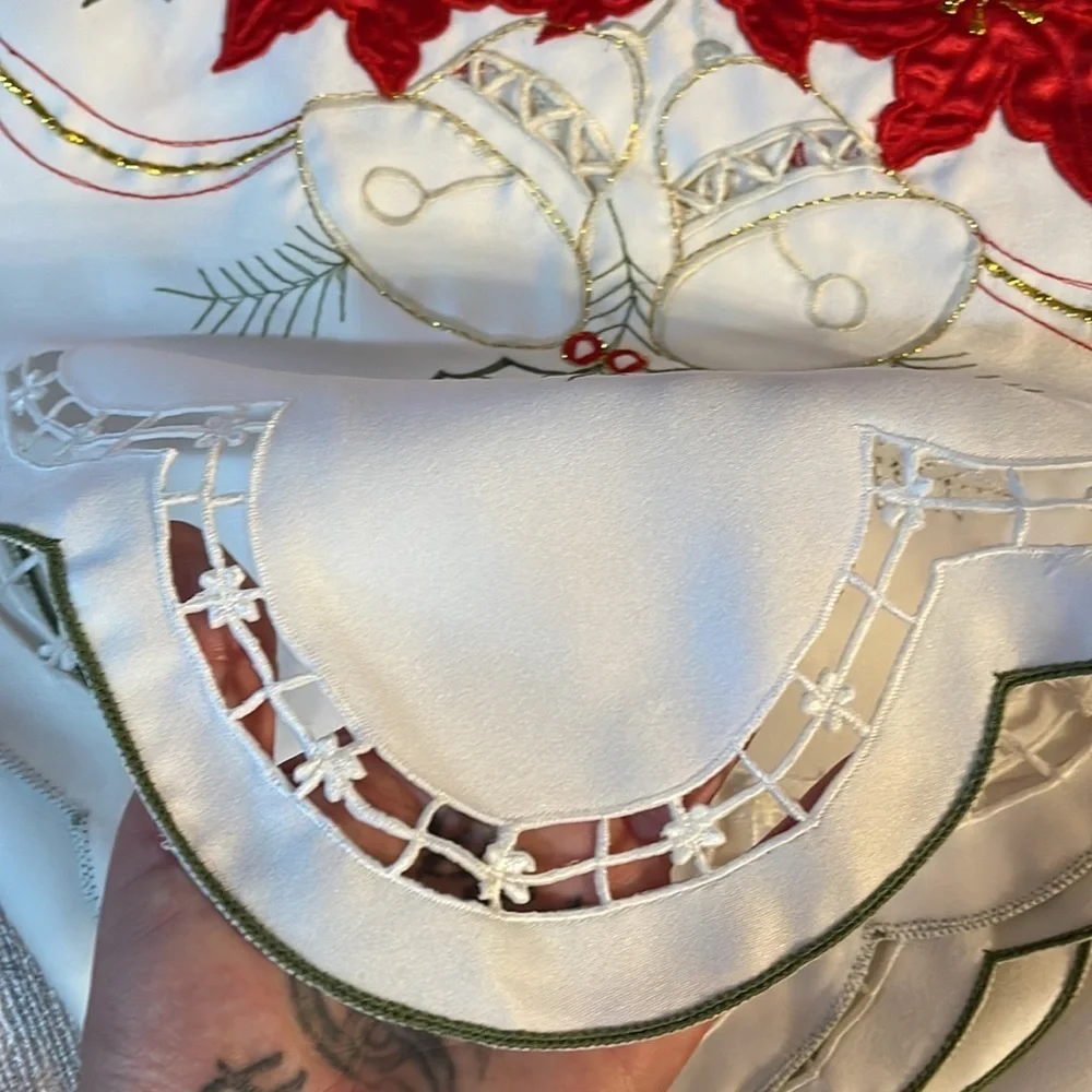 Vintage Poinsettia Dining Tablecloth & Napkin Set Christmas 12 Person Table